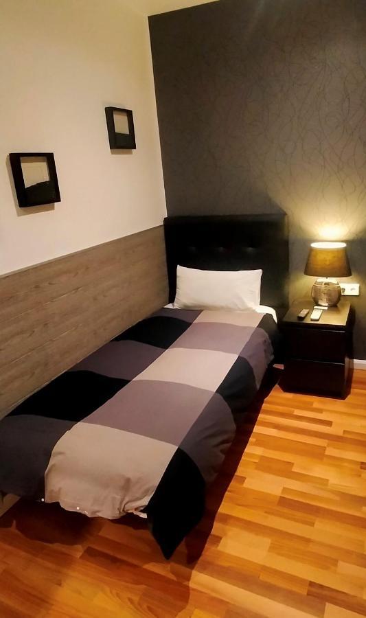 Single Rooms - Madrid — Fotos 1